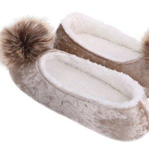 Women's sz L 9/10 Gold Luxurious Velvet Slippers